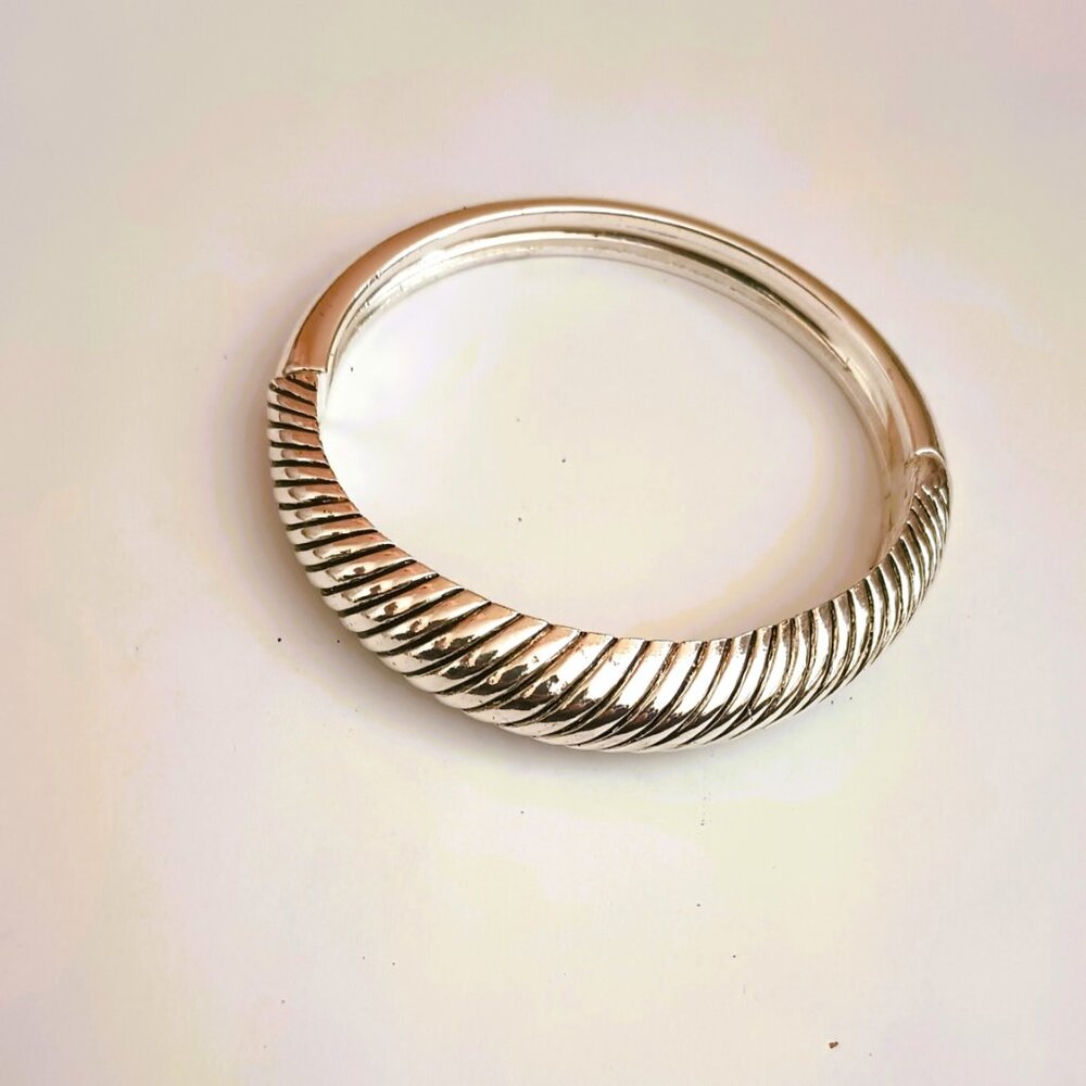 Silver Ribbed Hinge Bangle Bracelet 7.5" Women's Magnetic Boho Jewelry